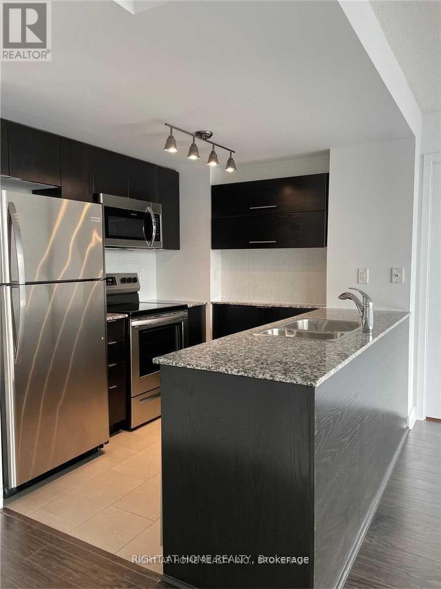 Single Family at 510- 15 Fort York Boulevard, Toronto (Waterfront Communities), Ontario - Photo 8 - RE/MAX Garden City Realty