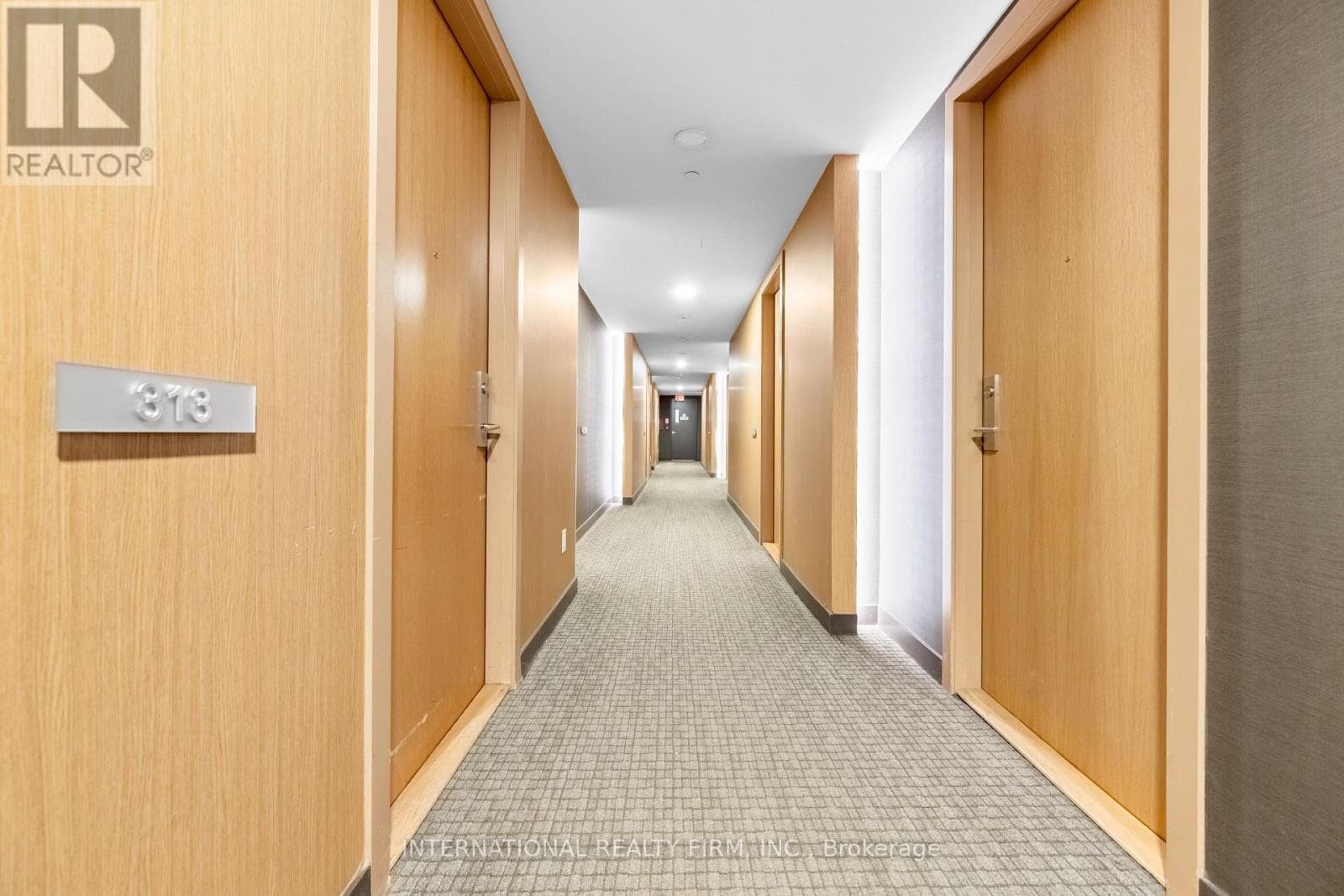 Single Family at 313- 629 King Street, Toronto (Waterfront Communities), Ontario - Photo 2 - RE/MAX Garden City Realty