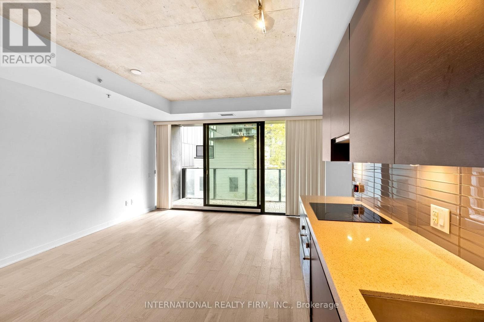 Single Family at 313- 629 King Street, Toronto (Waterfront Communities), Ontario - Photo 3 - RE/MAX Garden City Realty