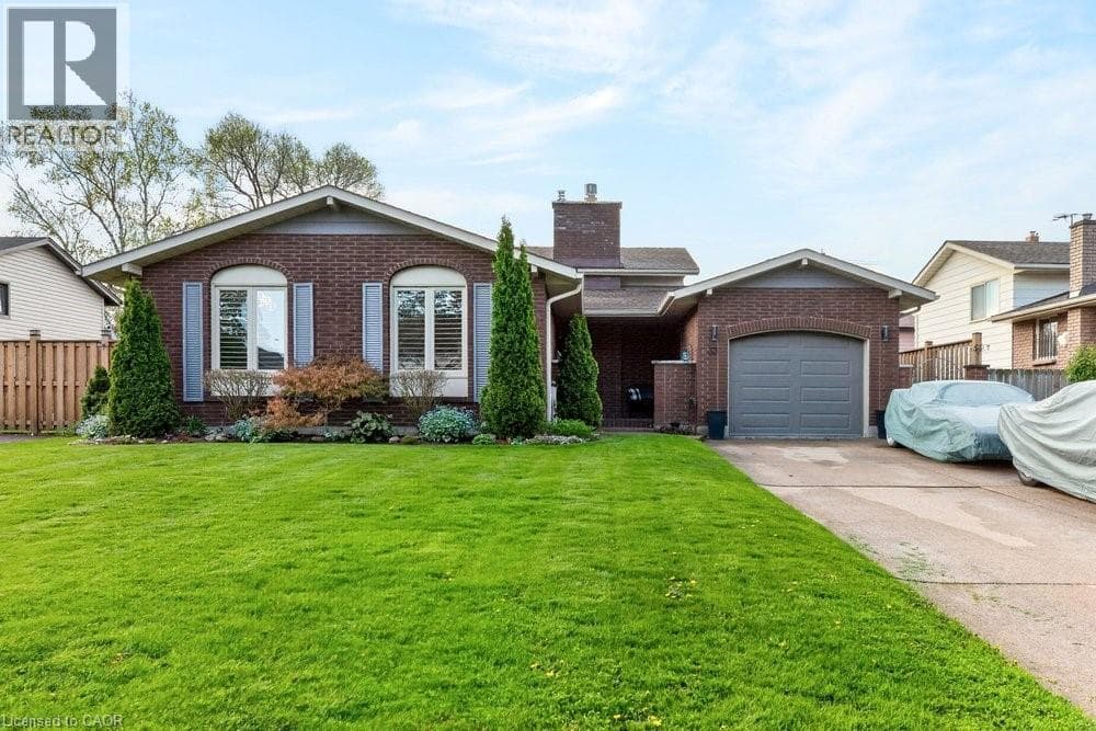 Single Family at 33 VIA DELL MONTE Street, St. Catharines, Ontario - Photo 1 - RE/MAX Garden City Realty
