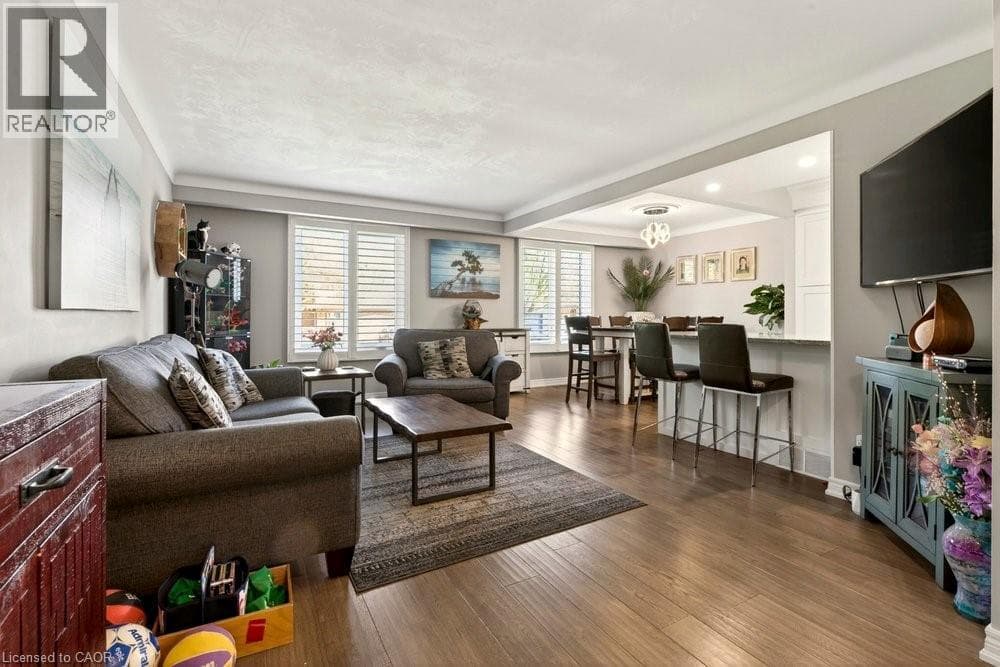 Single Family at 33 VIA DELL MONTE Street, St. Catharines, Ontario - Photo 3 - RE/MAX Garden City Realty