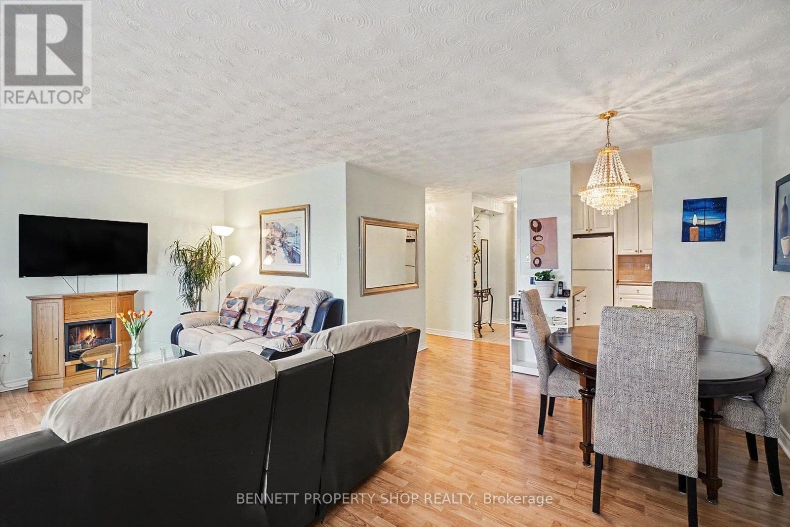 Single Family at 410- 2000 Jasmine Crescent, Ottawa, Ontario - Photo 4 - RE/MAX Garden City Realty