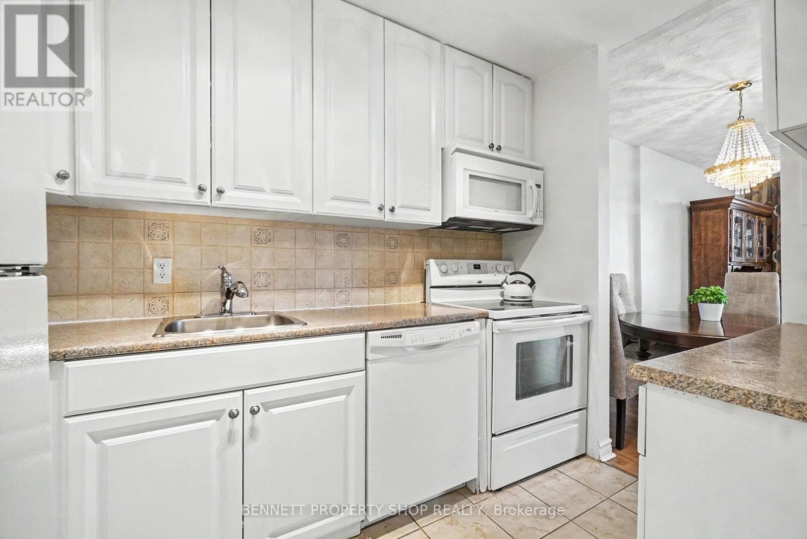 Single Family at 410- 2000 Jasmine Crescent, Ottawa, Ontario - Photo 6 - RE/MAX Garden City Realty