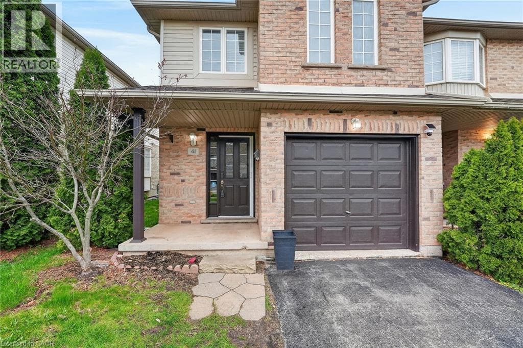 Single Family at 41 KENYON Crescent, Grimsby, Ontario - Photo 3 - RE/MAX Garden City Realty