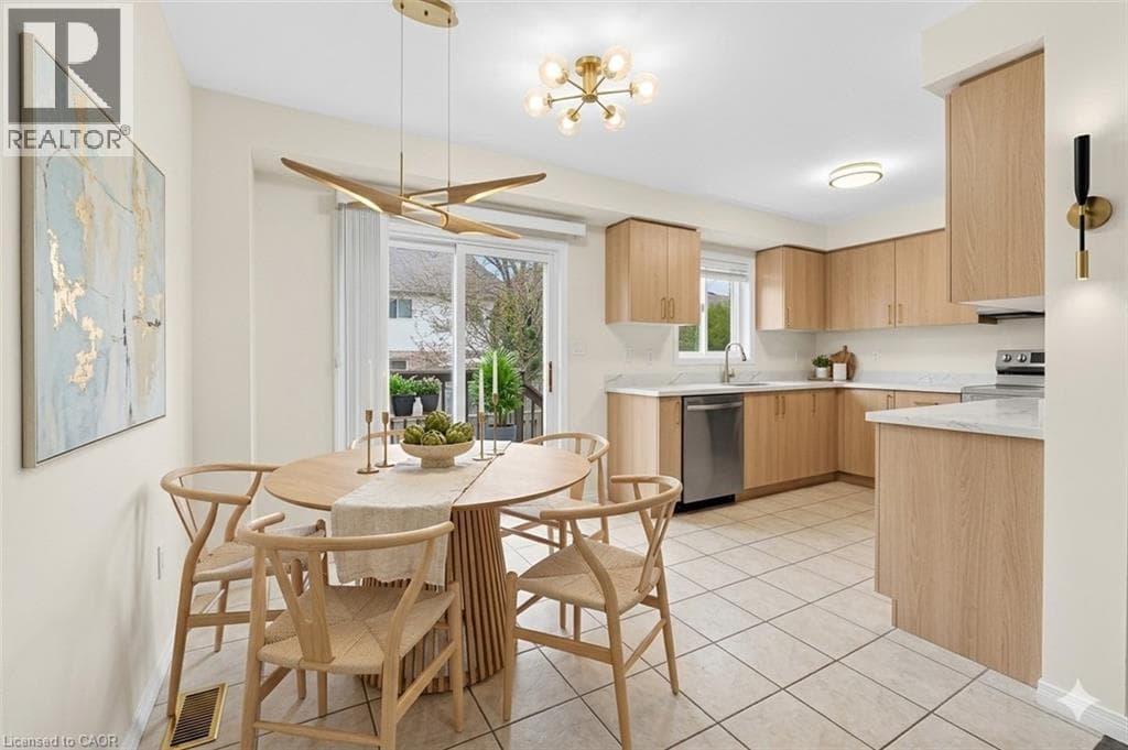 Single Family at 41 KENYON Crescent, Grimsby, Ontario - Photo 10 - RE/MAX Garden City Realty
