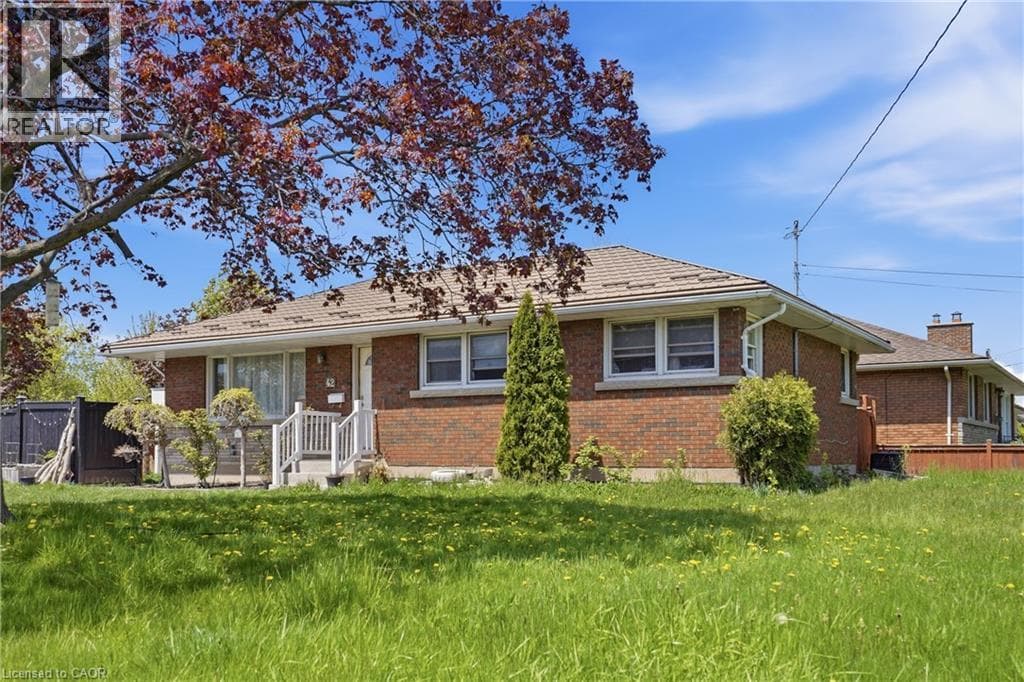 Single Family at 42 SUNNYLEA Drive, St. Catharines, Ontario - Photo 3 - RE/MAX Garden City Realty