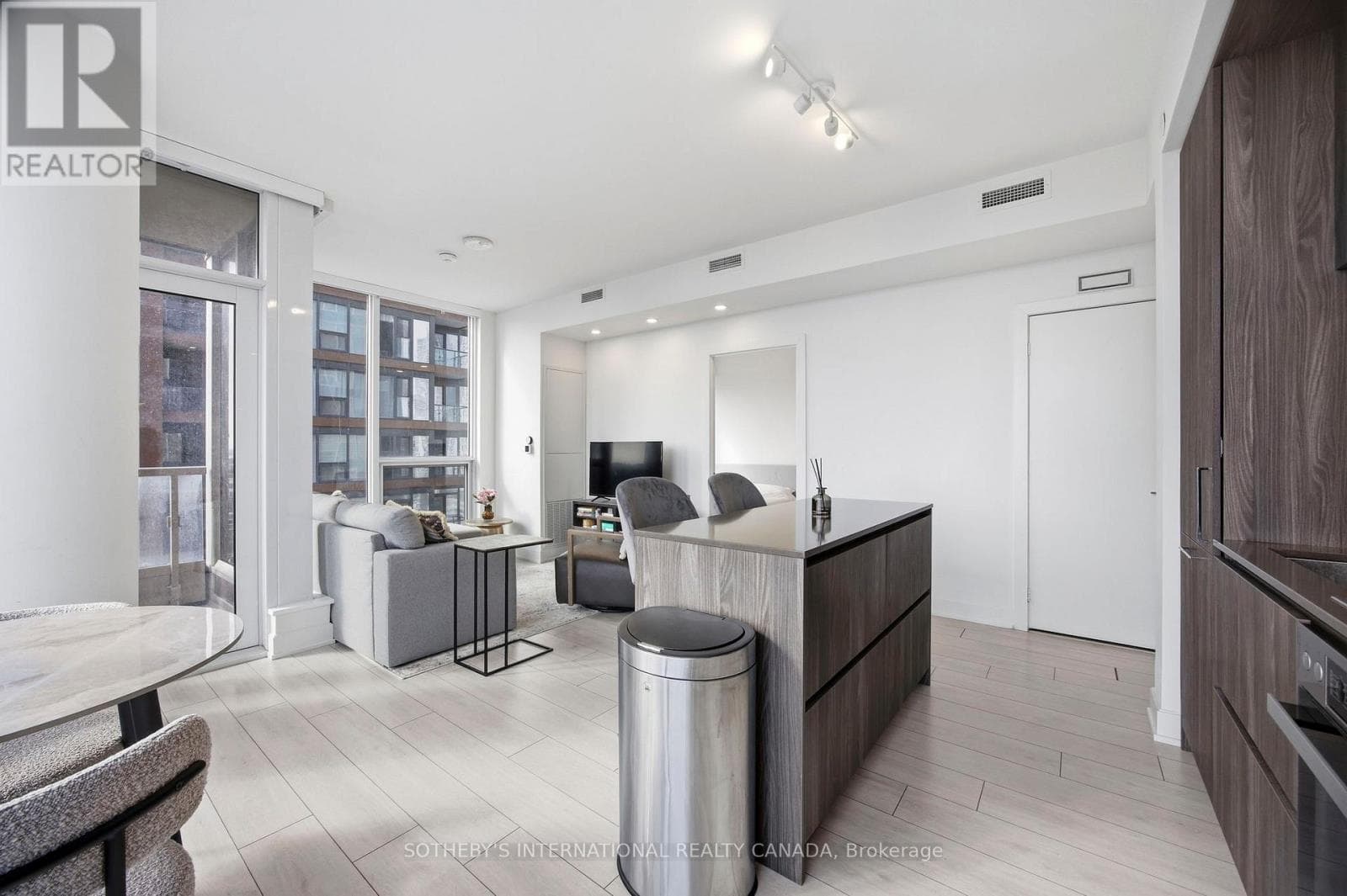 Single Family at 2410- 35 Mercer Street, Toronto (Waterfront Communities), Ontario - Photo 8 - RE/MAX Garden City Realty