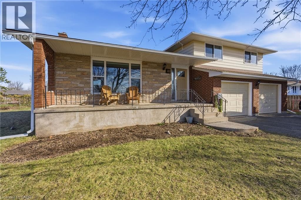 Single Family at 21 LENA Crescent, Port Colborne, Ontario - Photo 2 - RE/MAX Garden City Realty