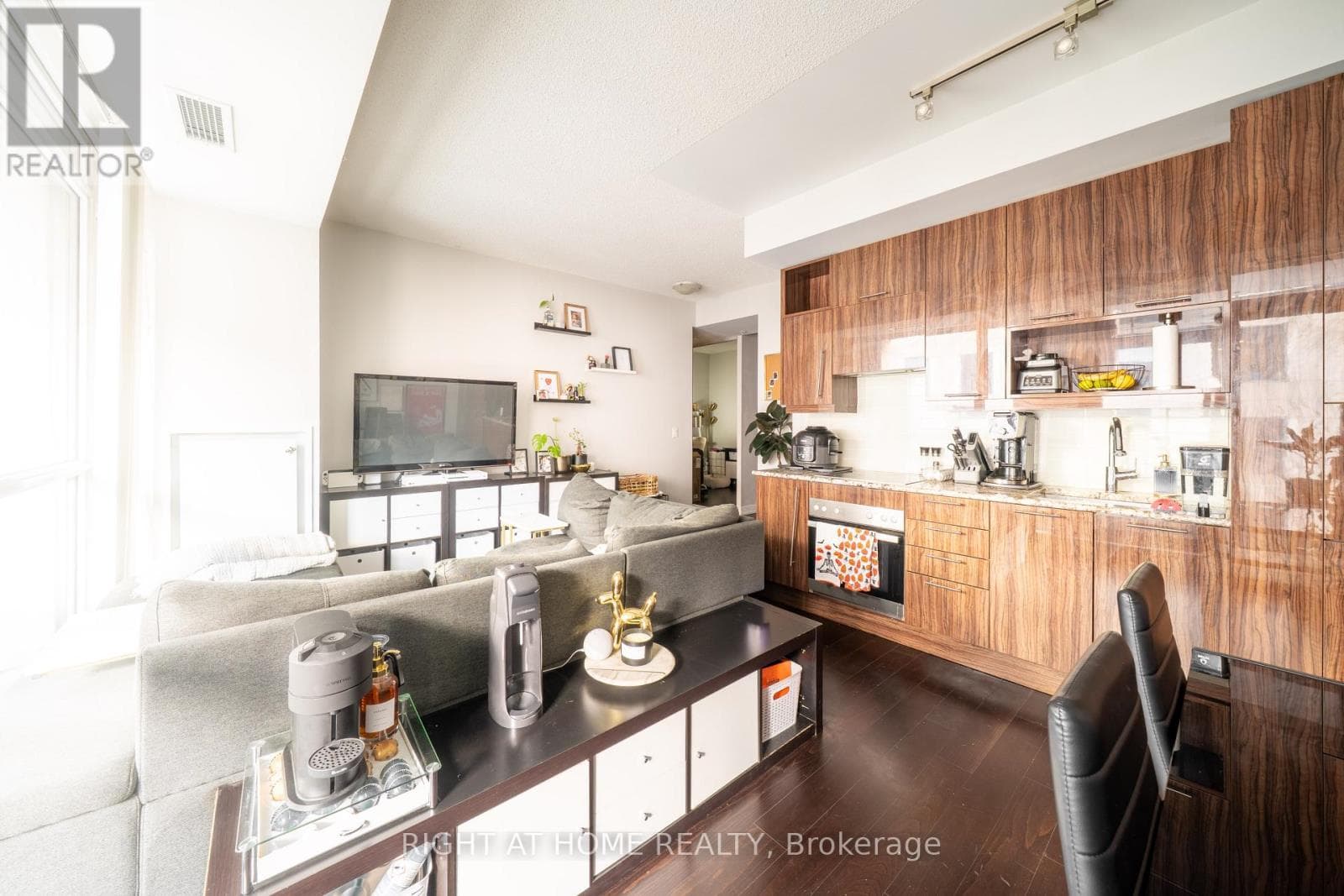 Single Family at 418- 199 Richmond Street, Toronto (Waterfront Communities), Ontario - Photo 3 - RE/MAX Garden City Realty