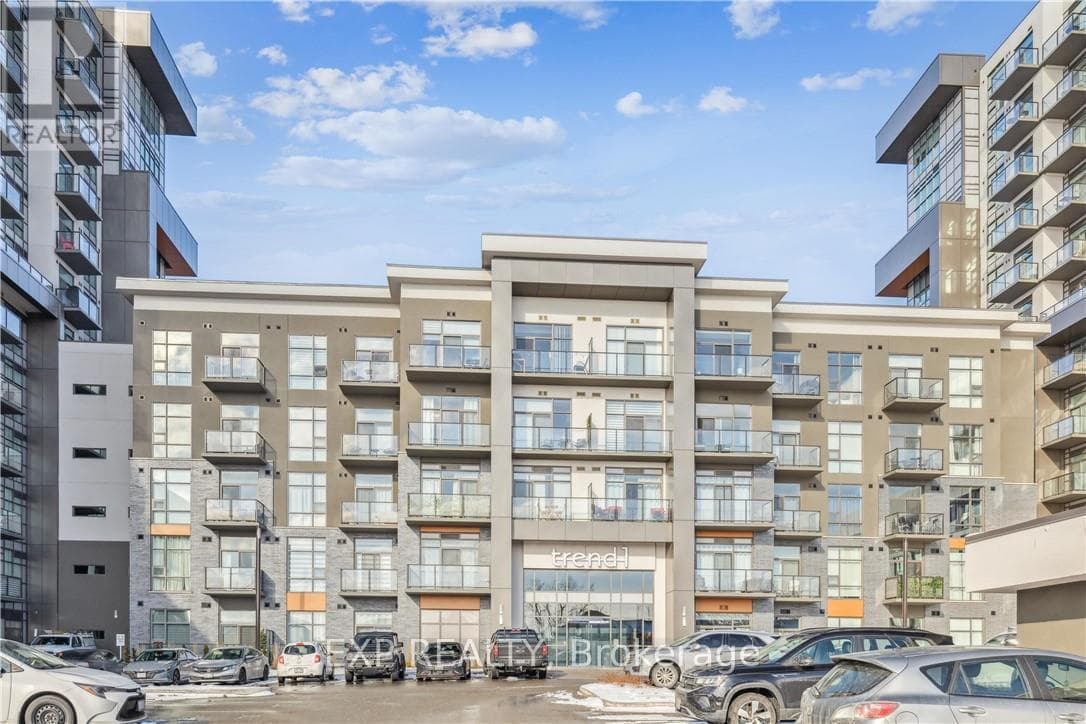 115- 450 Dundas Street