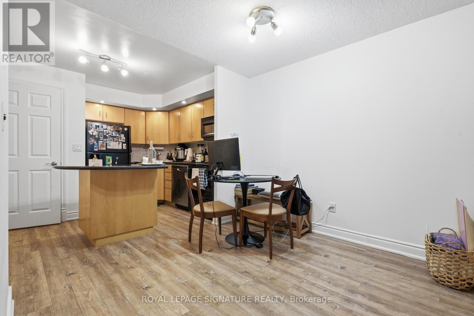 Single Family at 1027- 250 Wellington Street, Toronto (Waterfront Communities), Ontario - Photo 4 - RE/MAX Garden City Realty