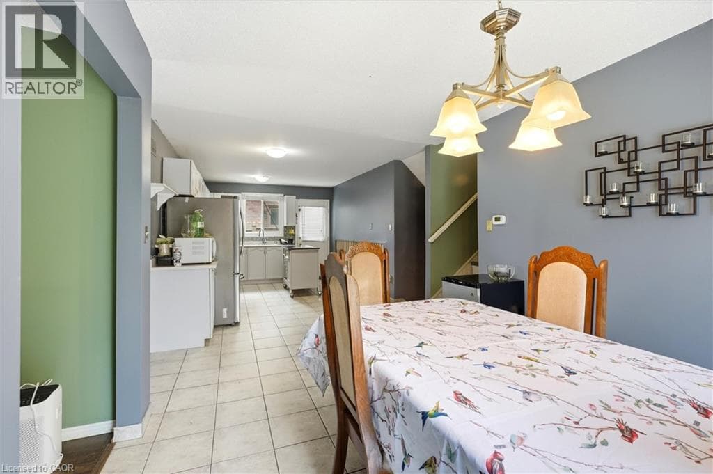 Single Family at 18 ANNE Court, Grimsby, Ontario - Photo 10 - RE/MAX Garden City Realty