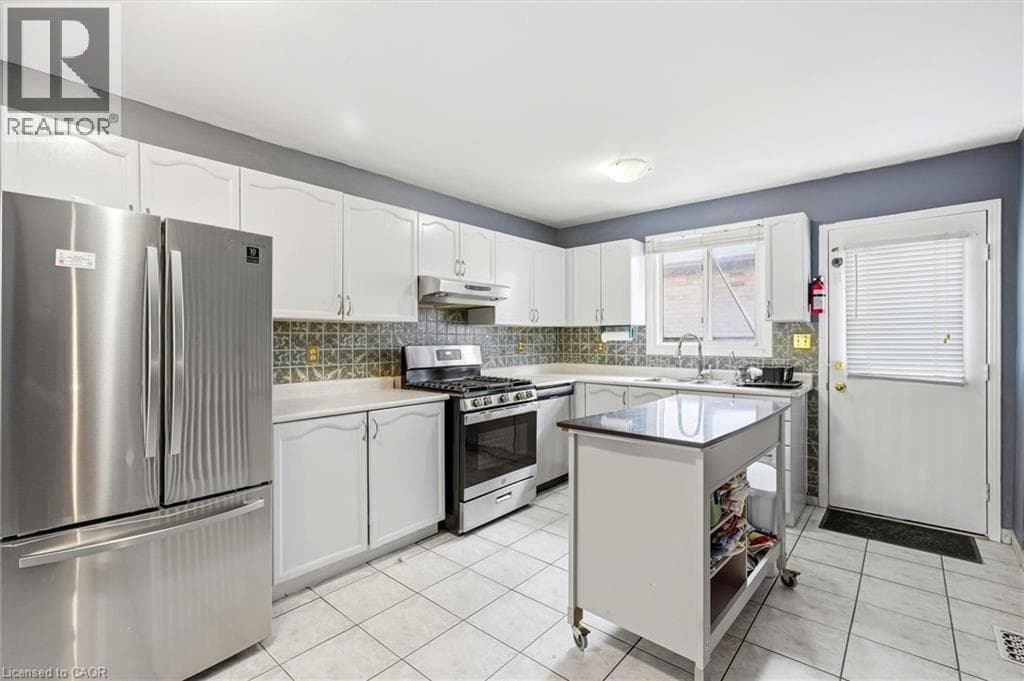 Single Family at 18 ANNE Court, Grimsby, Ontario - Photo 6 - RE/MAX Garden City Realty