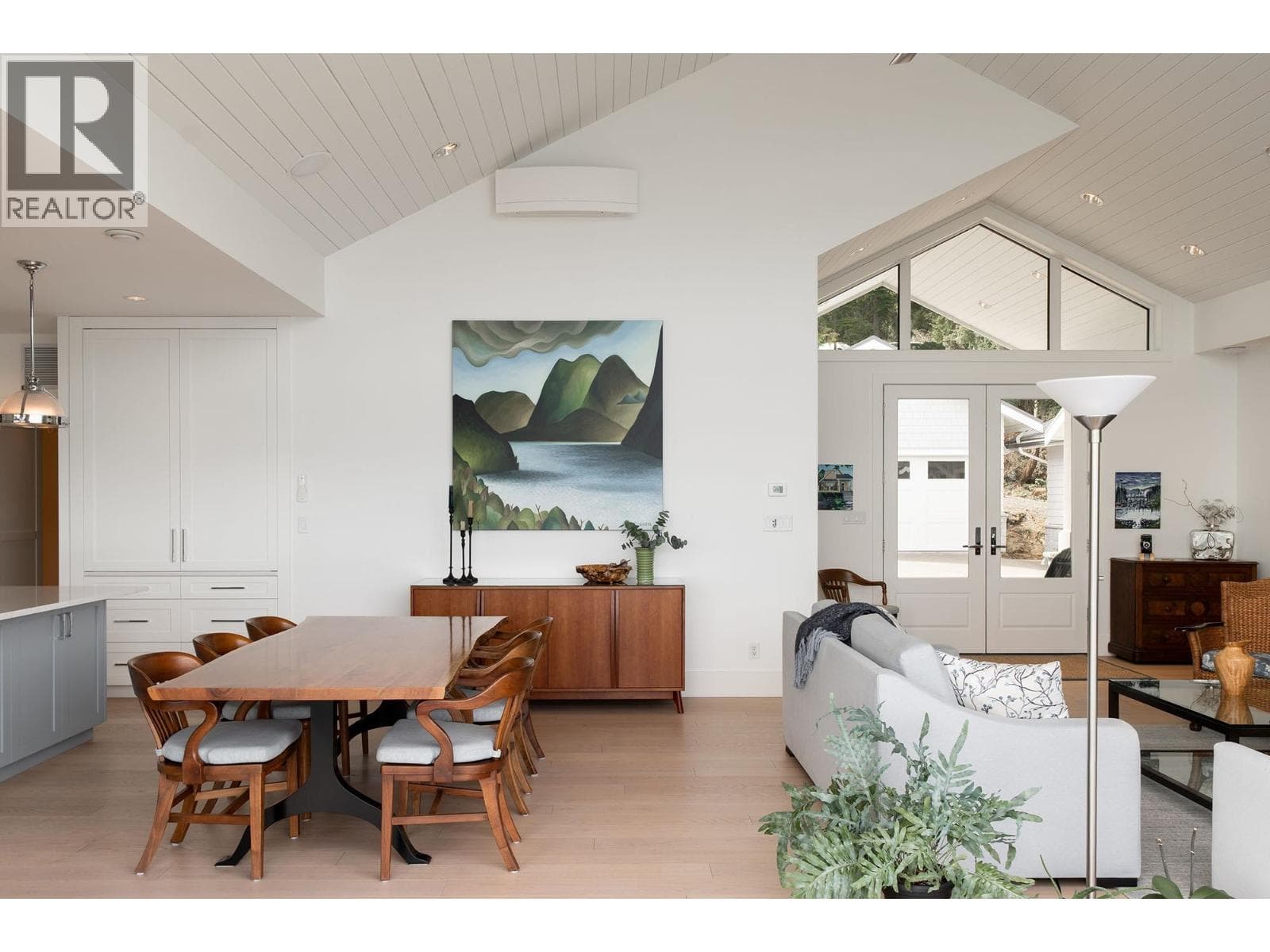 Single Family at 743 CHANNELVIEW Drive, Bowen Island, British Columbia - Photo 7 - RE/MAX Garden City Realty