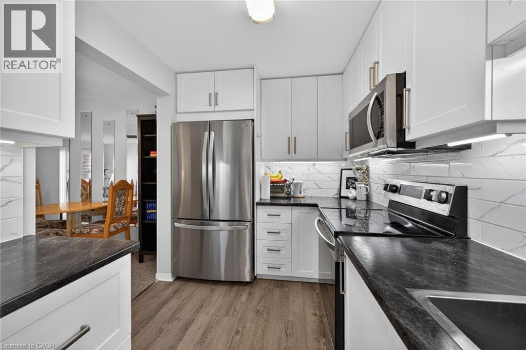 Single Family at 208- 6 NIAGARA Street, Grimsby, Ontario - Photo 8 - RE/MAX Garden City Realty