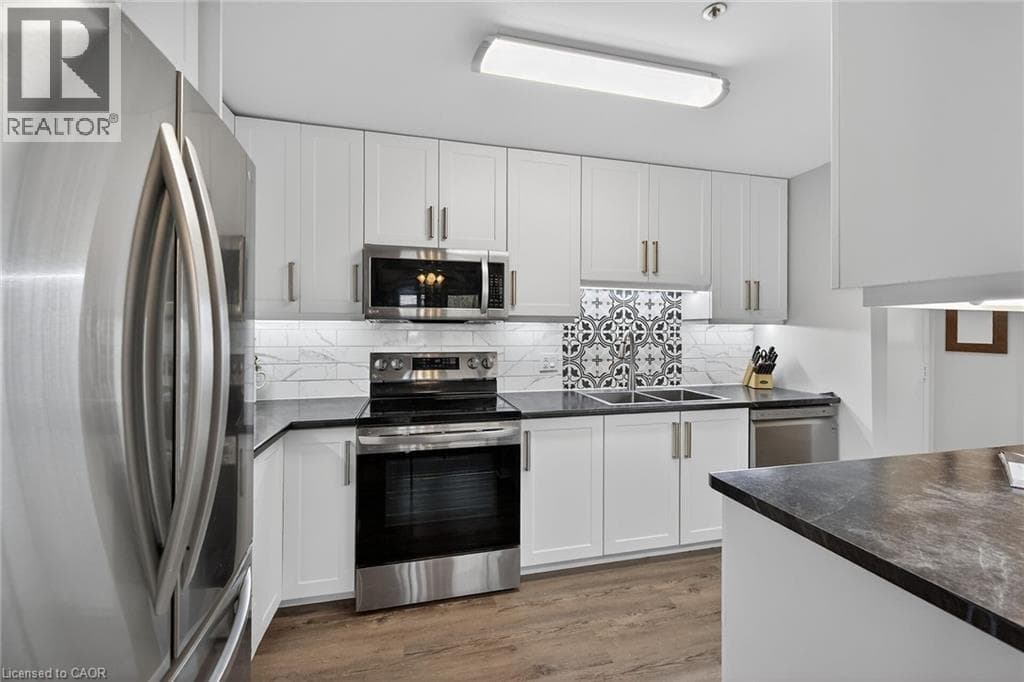 Single Family at 208- 6 NIAGARA Street, Grimsby, Ontario - Photo 2 - RE/MAX Garden City Realty
