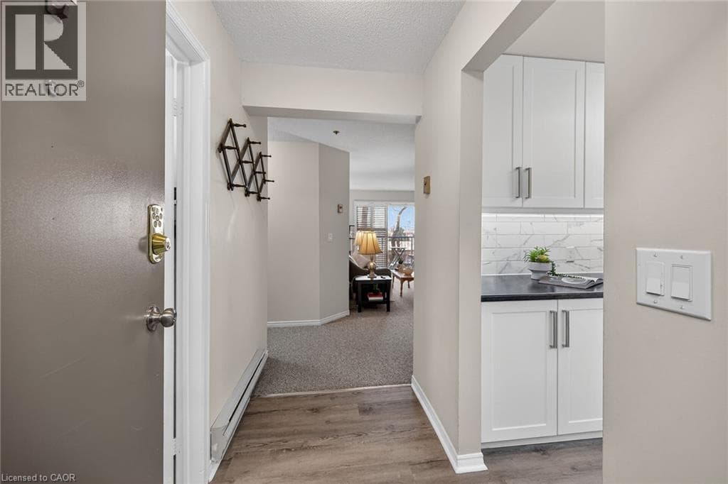 Single Family at 208- 6 NIAGARA Street, Grimsby, Ontario - Photo 4 - RE/MAX Garden City Realty