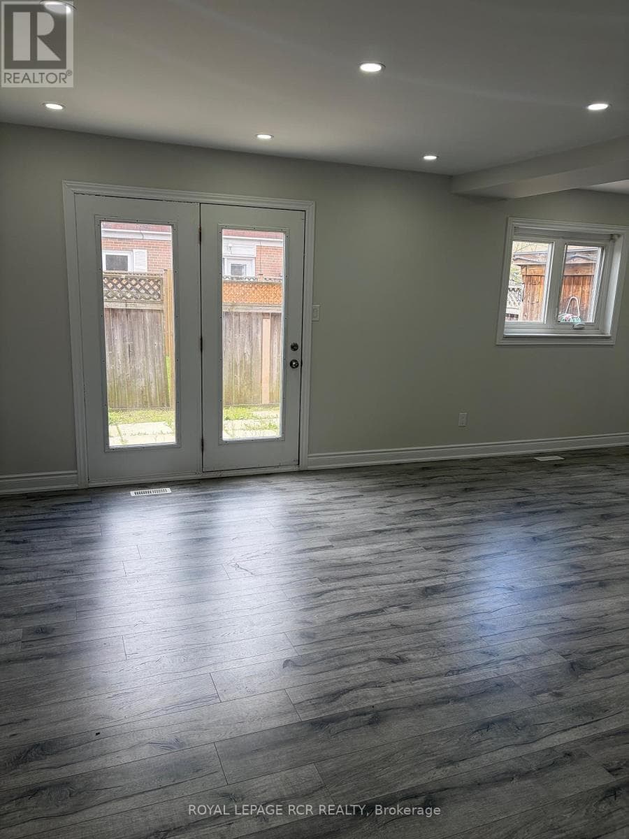 41 Town House Crescent