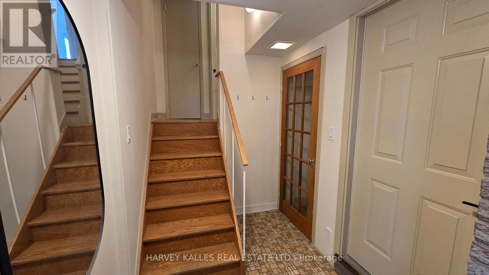 Single Family at Upper- 279 Cornelius Parkway, Toronto (Downsview-Roding-CFB), Ontario - Photo 4 - RE/MAX Garden City Realty