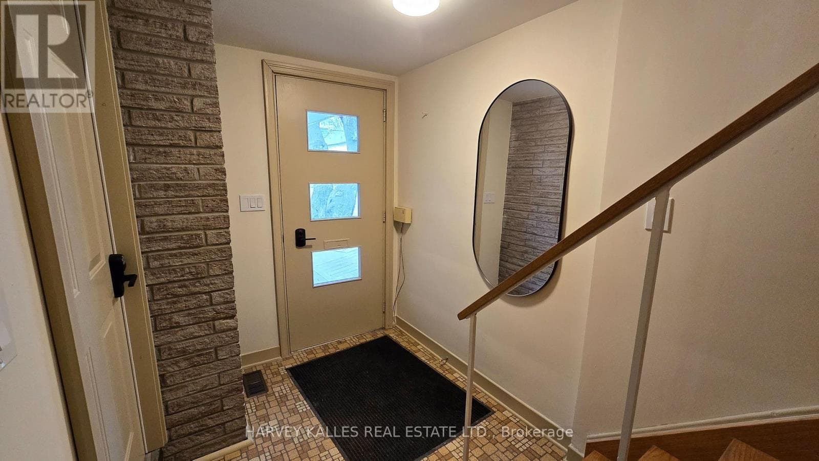 Single Family at Upper- 279 Cornelius Parkway, Toronto (Downsview-Roding-CFB), Ontario - Photo 5 - RE/MAX Garden City Realty