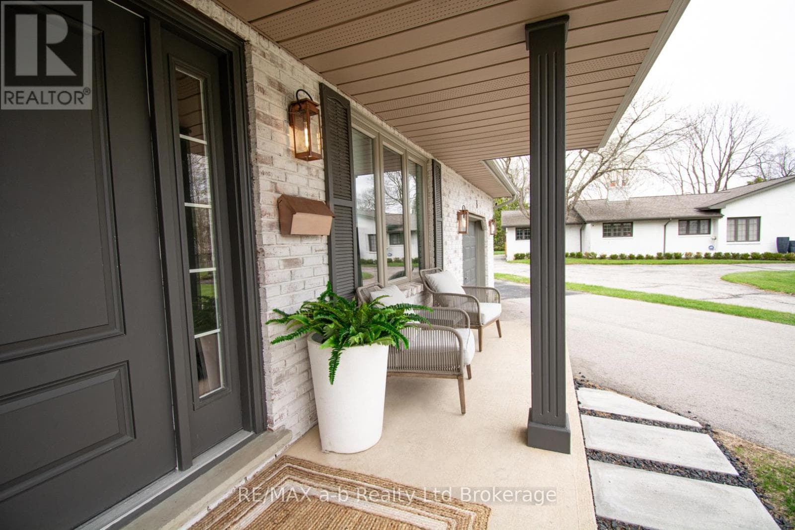 Single Family at 3 Belfast Circle, Tillsonburg, Ontario - Photo 4 - RE/MAX Garden City Realty