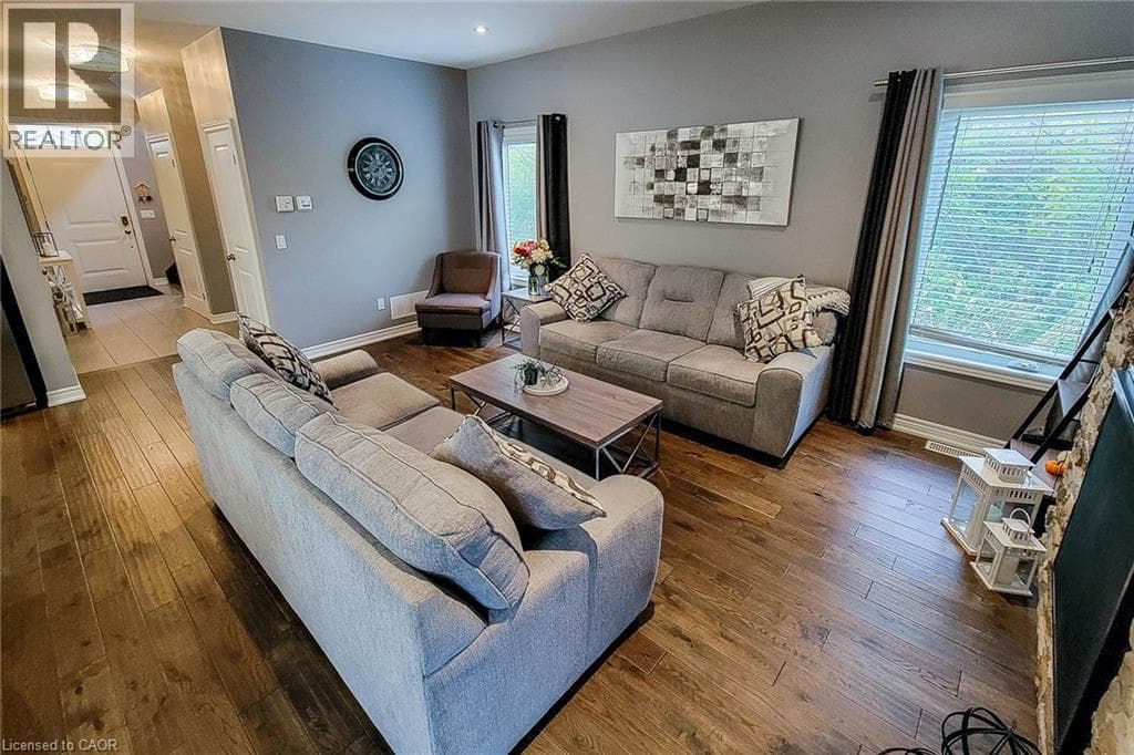 Single Family at 4274 SIXTH Avenue, Niagara Falls, Ontario - Photo 5 - RE/MAX Garden City Realty