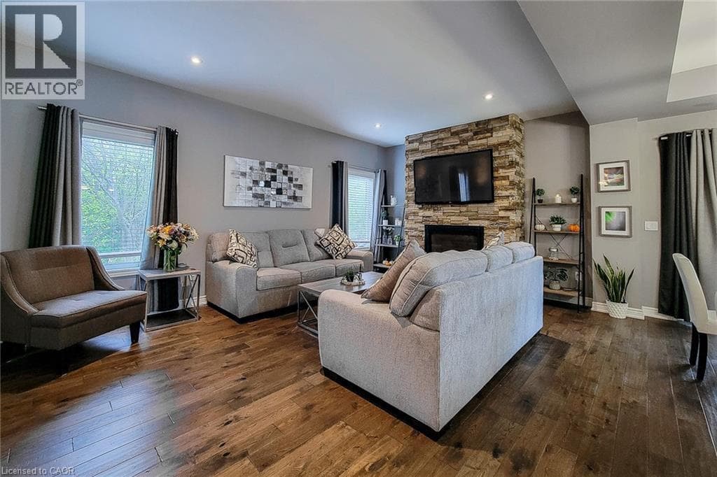 Single Family at 4274 SIXTH Avenue, Niagara Falls, Ontario - Photo 6 - RE/MAX Garden City Realty
