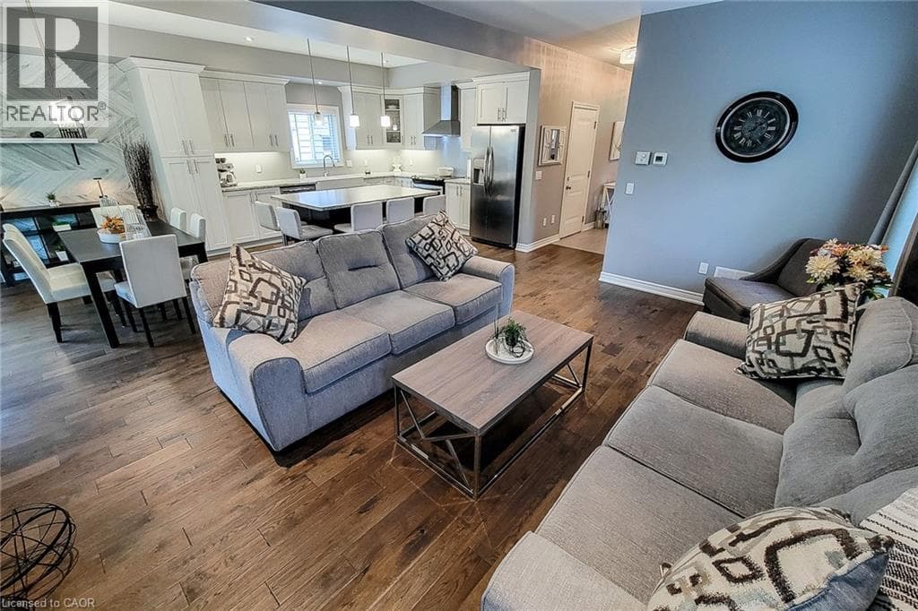 Single Family at 4274 SIXTH Avenue, Niagara Falls, Ontario - Photo 8 - RE/MAX Garden City Realty