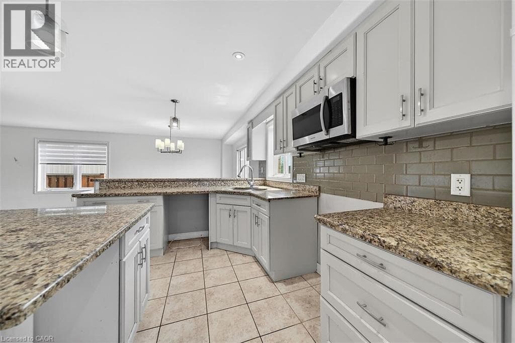Single Family at 9128 HENDERSHOT Boulevard, Niagara Falls, Ontario - Photo 10 - RE/MAX Garden City Realty