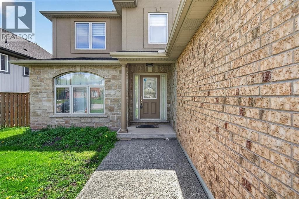 Single Family at 9128 HENDERSHOT Boulevard, Niagara Falls, Ontario - Photo 3 - RE/MAX Garden City Realty
