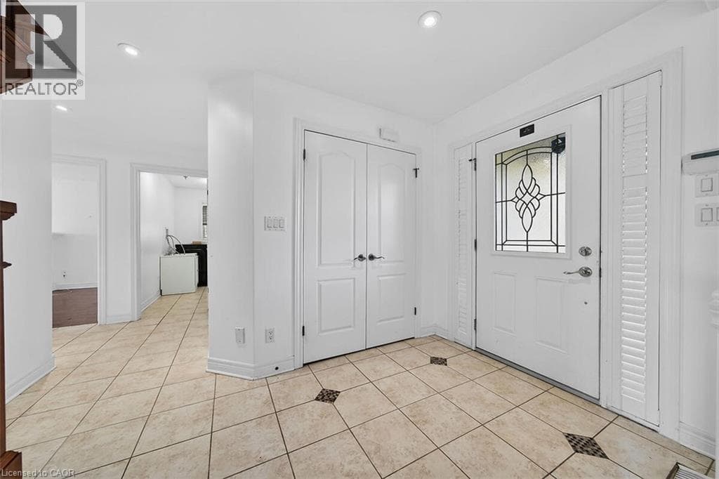 Single Family at 9128 HENDERSHOT Boulevard, Niagara Falls, Ontario - Photo 4 - RE/MAX Garden City Realty