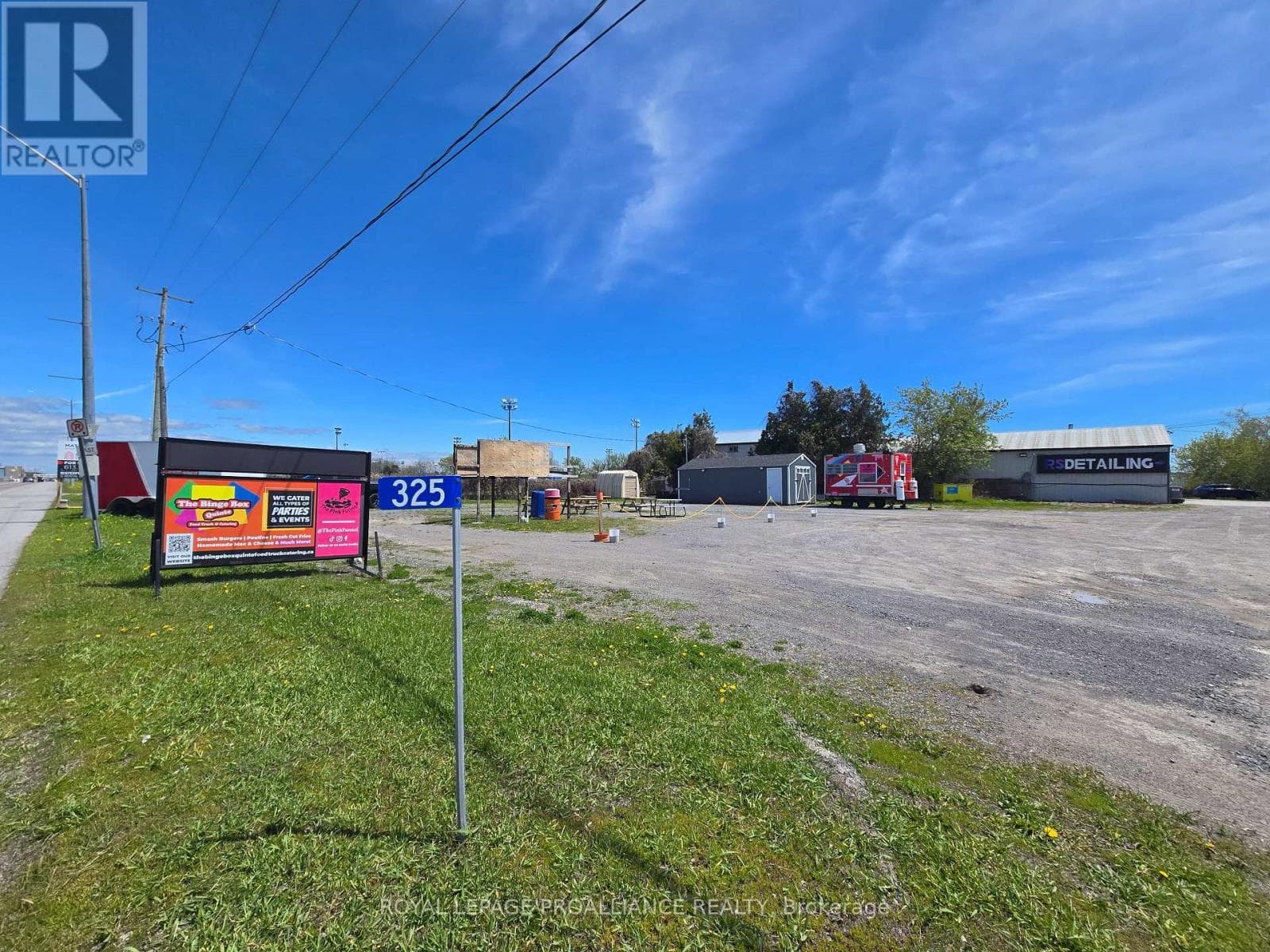 325 Dundas Street