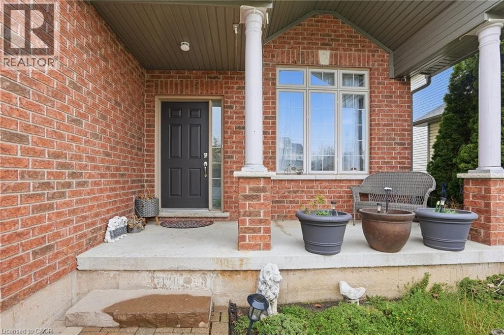 Single Family at 4301 AREJAY Avenue, Lincoln, Ontario - Photo 6 - RE/MAX Garden City Realty