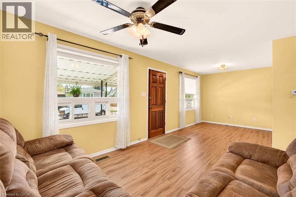 Single Family at 6441 MONROE Street, Niagara Falls, Ontario - Photo 5 - RE/MAX Garden City Realty