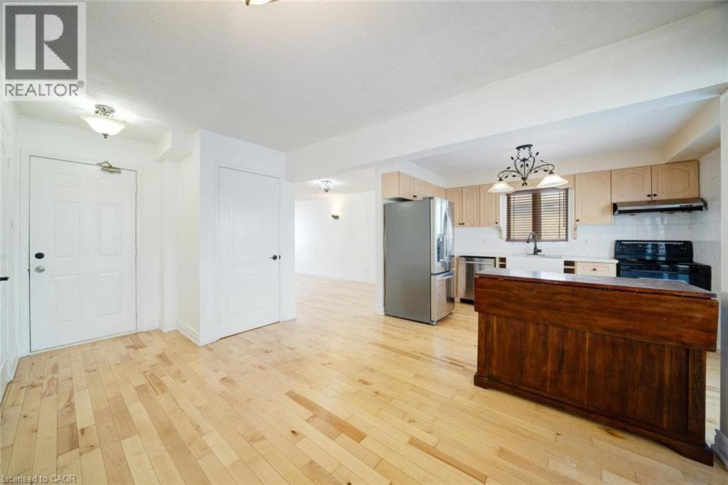 Single Family at 108 OLDE BAYVIEW Avenue, Richmond Hill, Ontario - Photo 7 - RE/MAX Garden City Realty