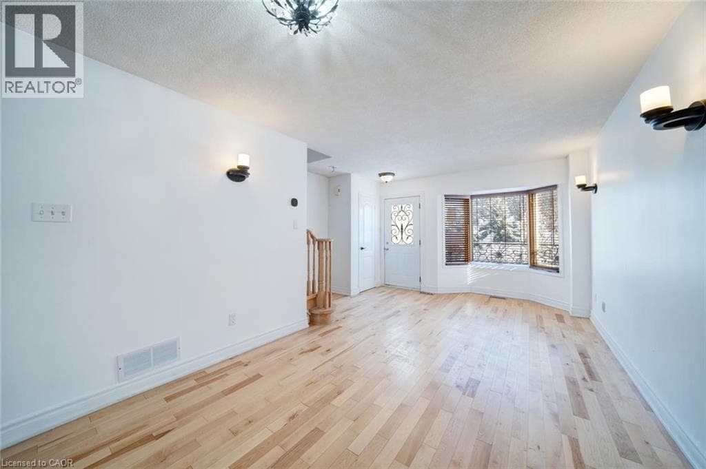 Single Family at 108 OLDE BAYVIEW Avenue, Richmond Hill, Ontario - Photo 4 - RE/MAX Garden City Realty