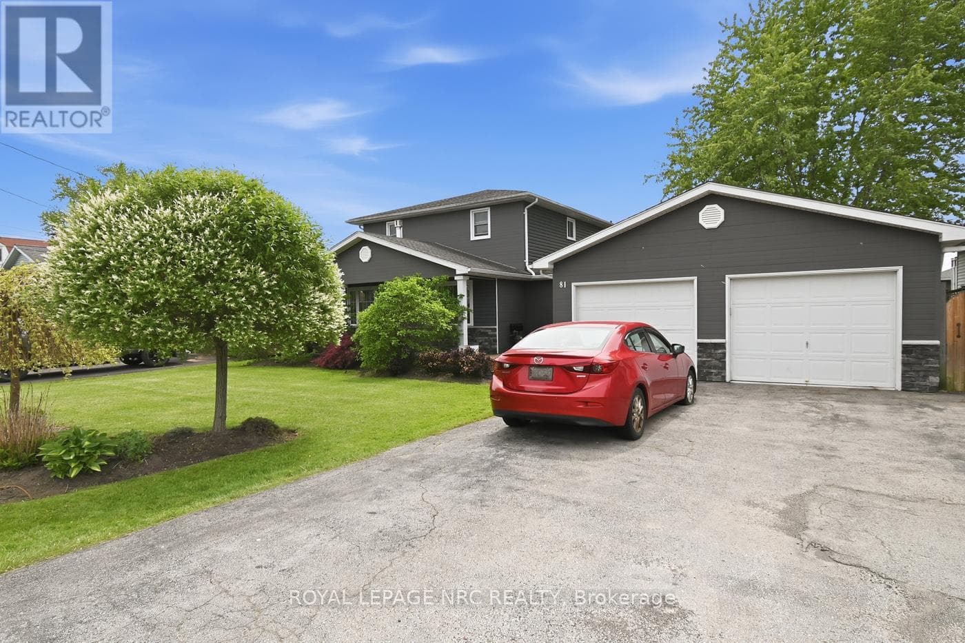 Single Family at 81 Ferguson Avenue, Fort Erie (Lakeshore), Ontario - Photo 3 - RE/MAX Garden City Realty