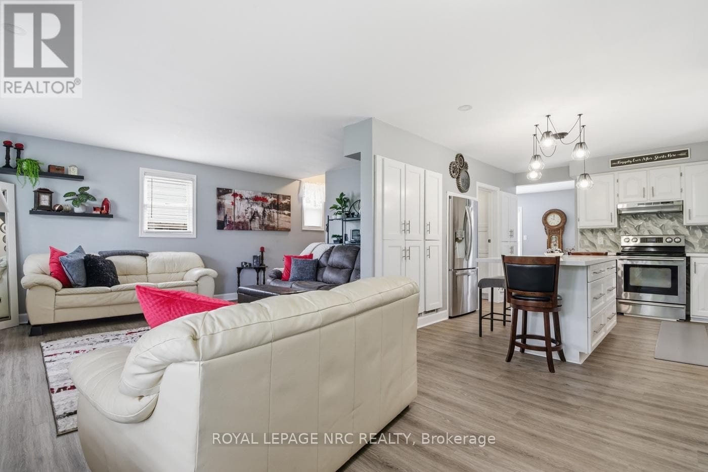 Single Family at 81 Ferguson Avenue, Fort Erie (Lakeshore), Ontario - Photo 8 - RE/MAX Garden City Realty