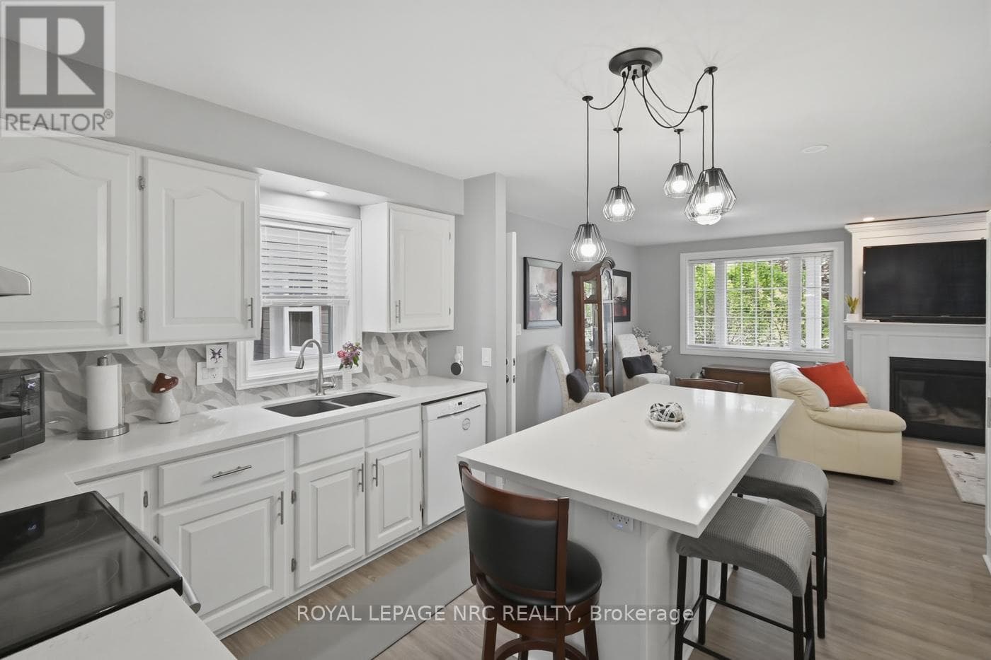 Single Family at 81 Ferguson Avenue, Fort Erie (Lakeshore), Ontario - Photo 9 - RE/MAX Garden City Realty