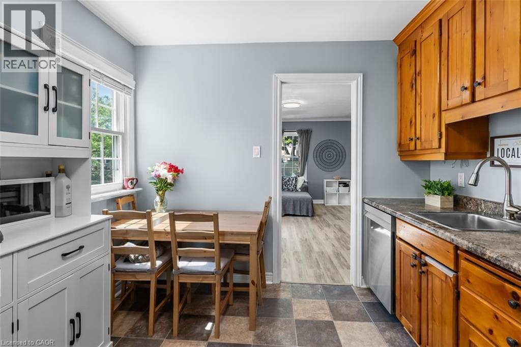 Single Family at 8 COVENTRY Street, St. Catharines, Ontario - Photo 8 - RE/MAX Garden City Realty