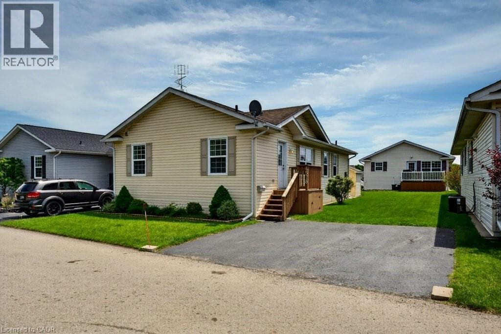 Single Family at 4578 SUSANNA Lane, Lincoln, Ontario - Photo 2 - RE/MAX Garden City Realty