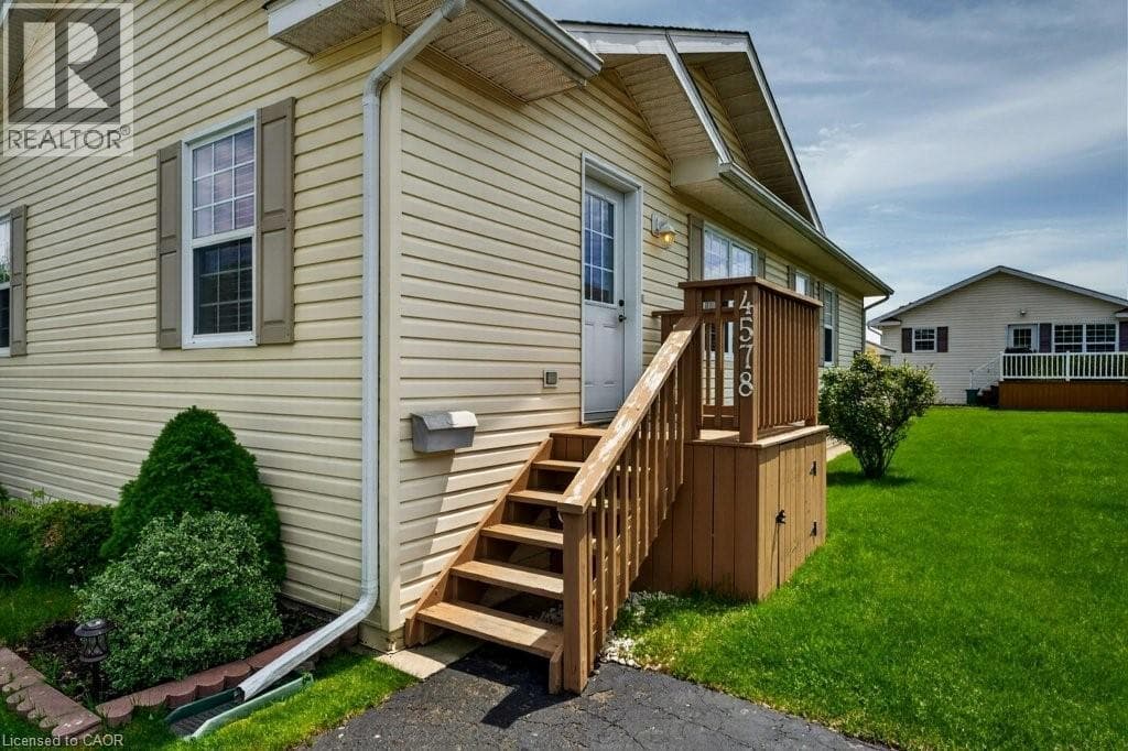 Single Family at 4578 SUSANNA Lane, Lincoln, Ontario - Photo 3 - RE/MAX Garden City Realty