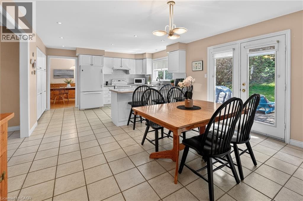 Single Family at 144 DORCHESTER Drive, Grimsby, Ontario - Photo 9 - RE/MAX Garden City Realty