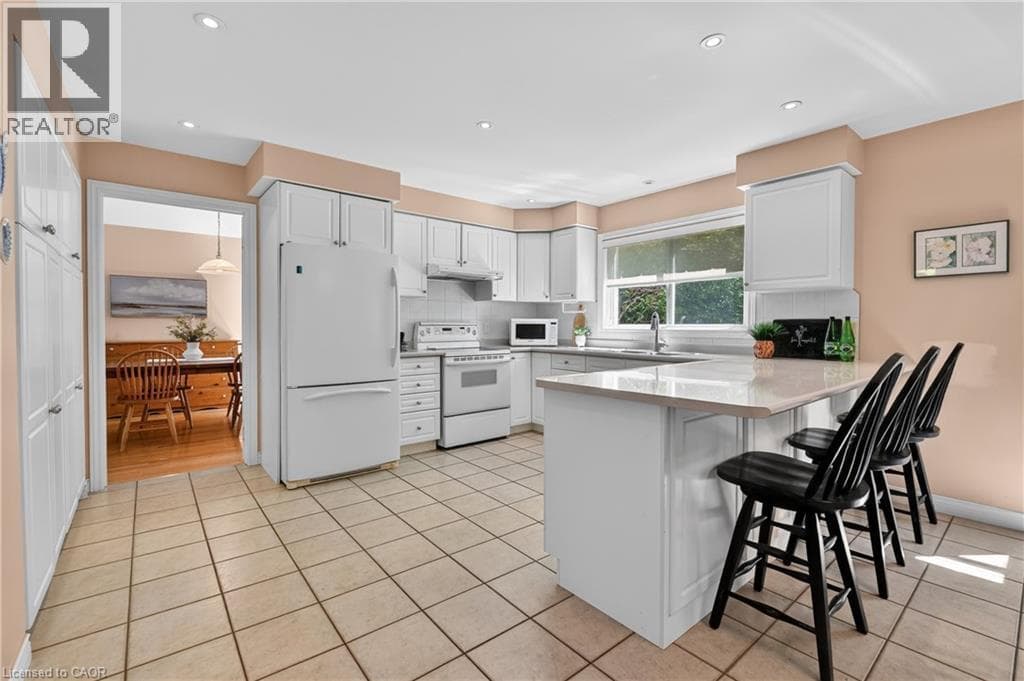 Single Family at 144 DORCHESTER Drive, Grimsby, Ontario - Photo 6 - RE/MAX Garden City Realty