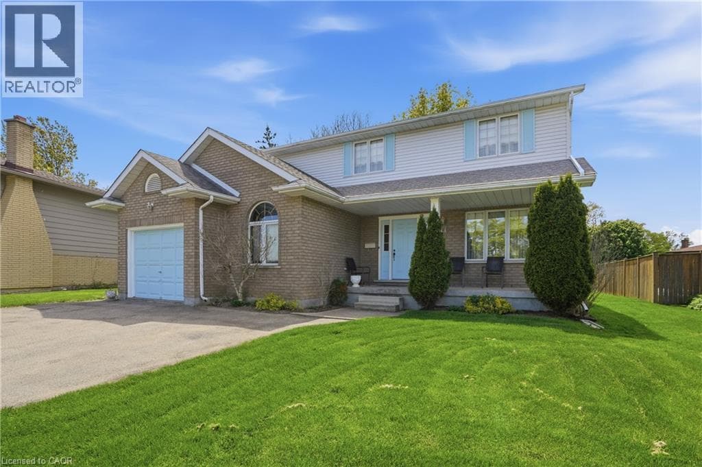 11 GREENBRIAR Court