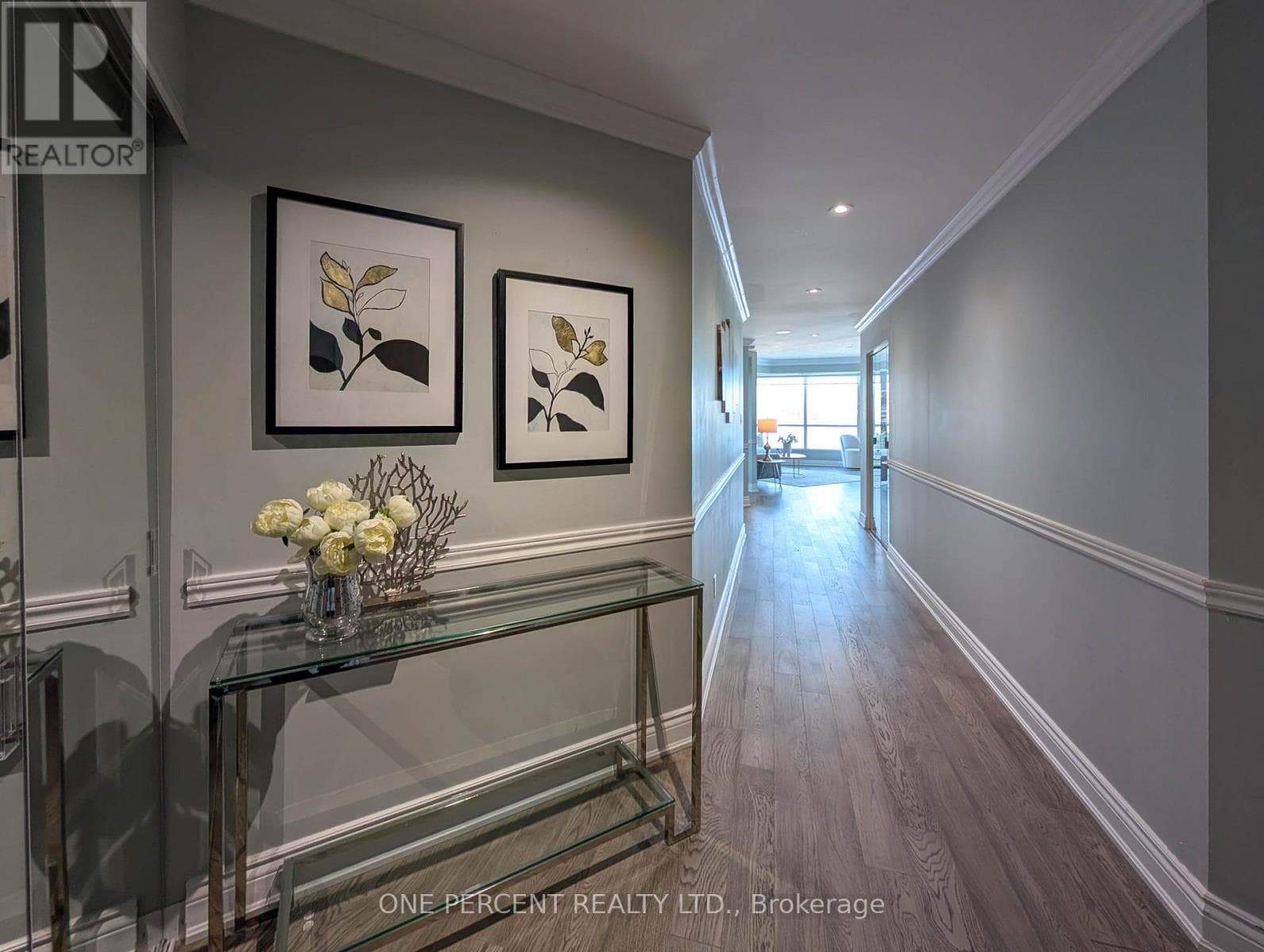Single Family at 604- 33 ELLEN Street, Barrie (Lakeshore), Ontario - Photo 3 - RE/MAX Garden City Realty