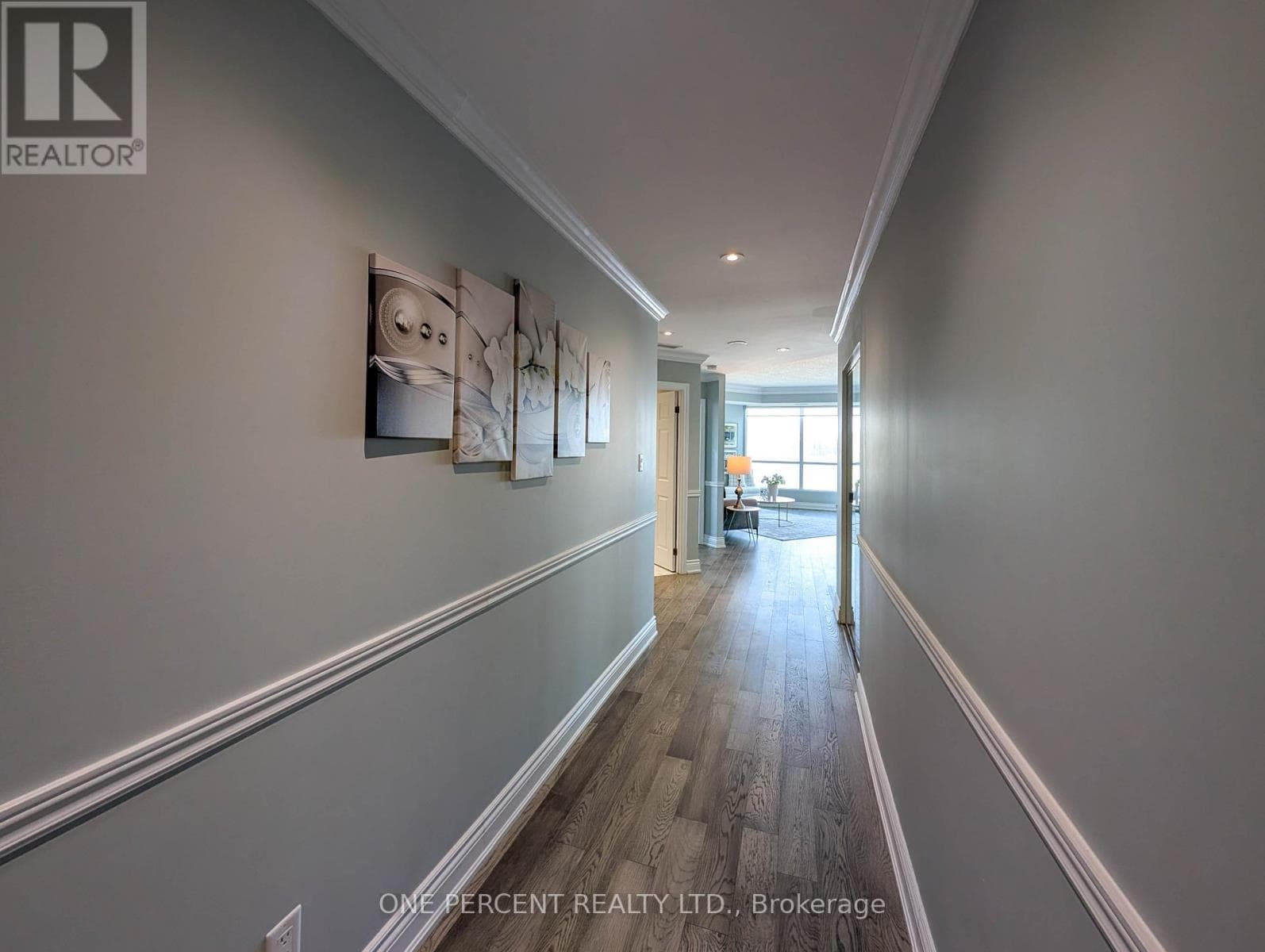 Single Family at 604- 33 ELLEN Street, Barrie (Lakeshore), Ontario - Photo 4 - RE/MAX Garden City Realty