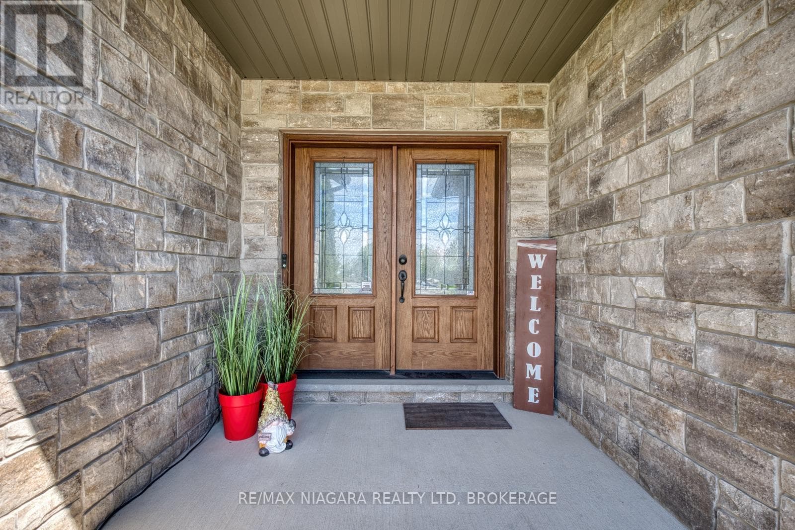 Single Family at 3270 Thunder Bay Road, Fort Erie (Ridgeway), Ontario - Photo 3 - RE/MAX Garden City Realty