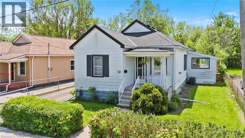 Single Family at 10 MONCK Street, St. Catharines, Ontario - Photo 4 - RE/MAX Garden City Realty
