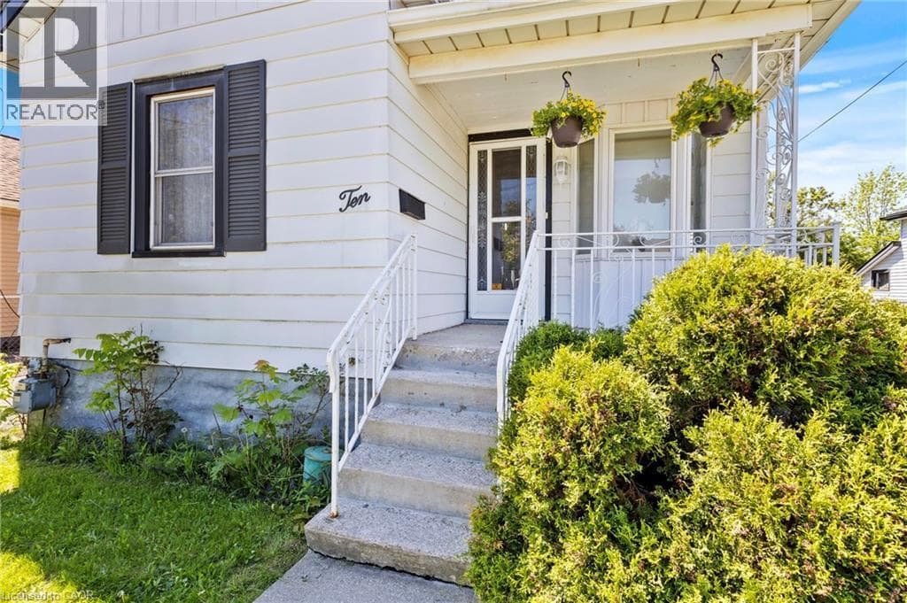 Single Family at 10 MONCK Street, St. Catharines, Ontario - Photo 5 - RE/MAX Garden City Realty